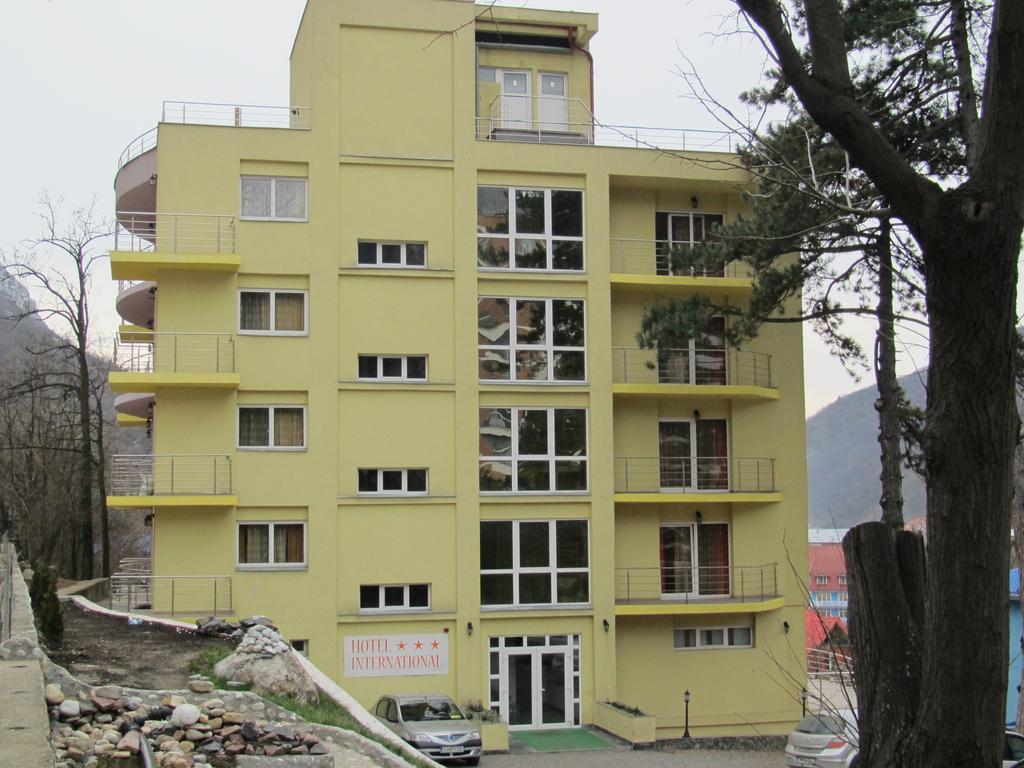 Hotel International Baile Herculane Bagian luar foto