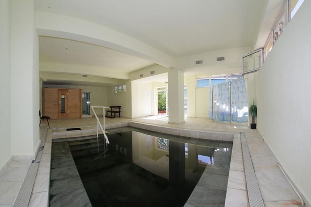 Hotel International Baile Herculane Bagian luar foto
