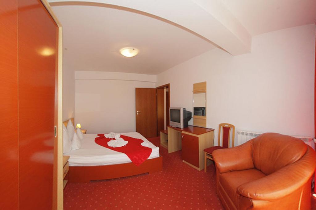 Hotel International Baile Herculane Bagian luar foto