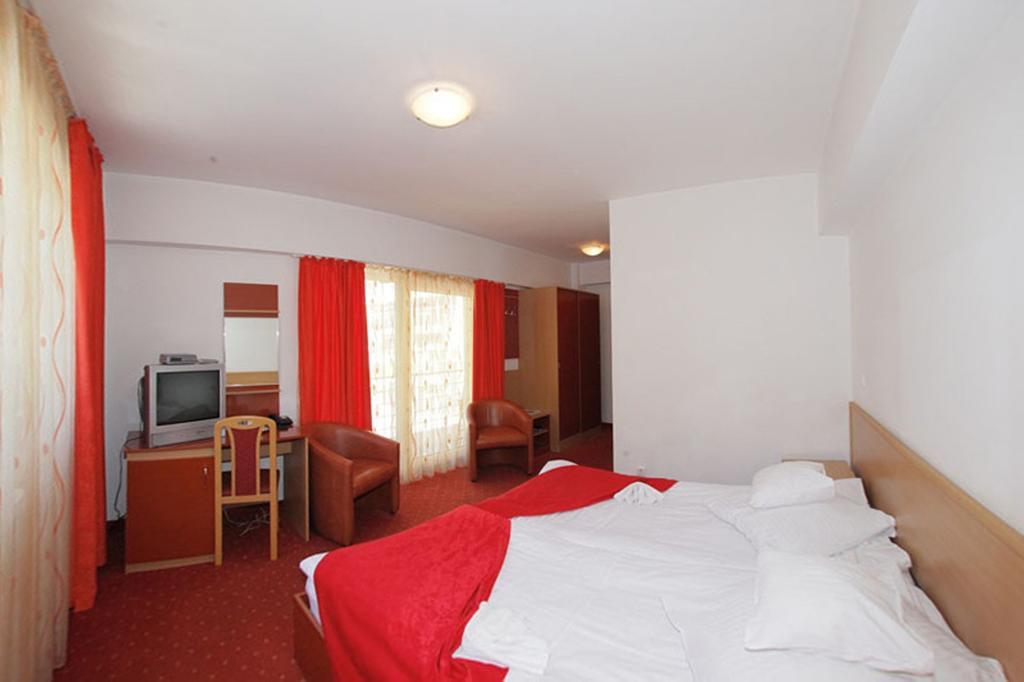 Hotel International Baile Herculane Ruang foto