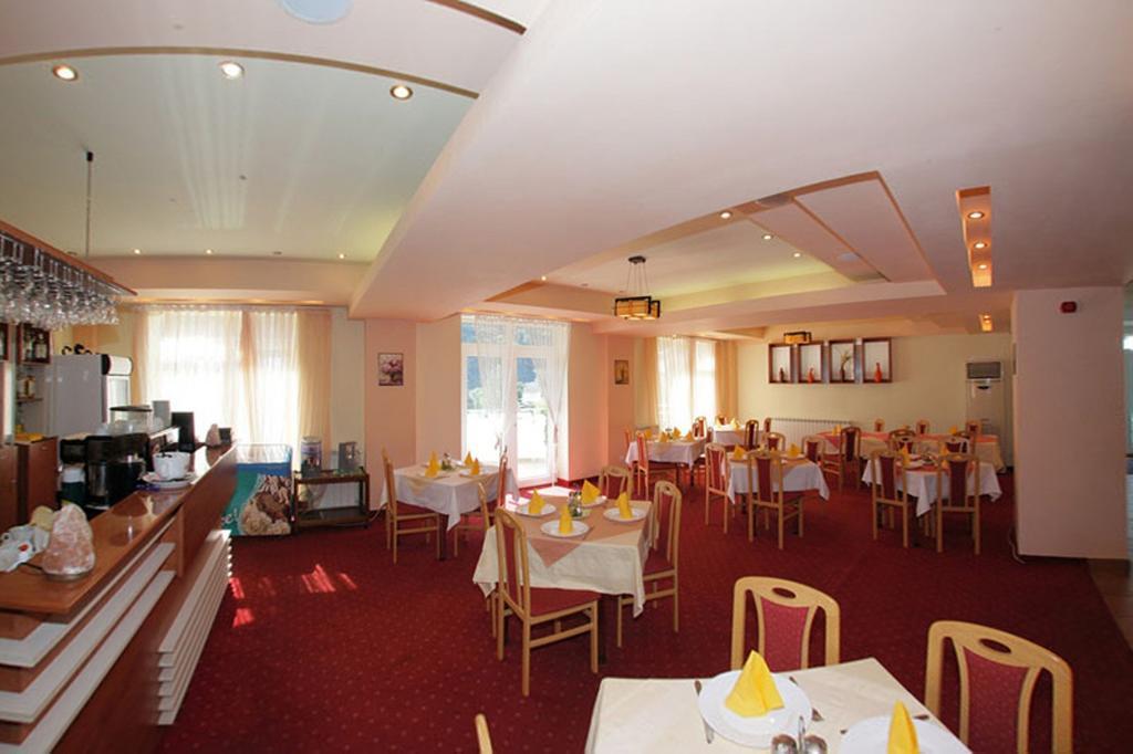 Hotel International Baile Herculane Bagian luar foto