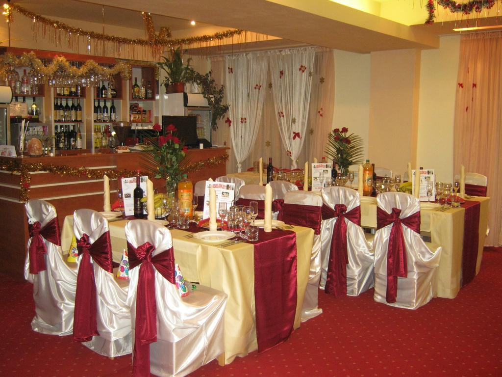 Hotel International Baile Herculane Bagian luar foto