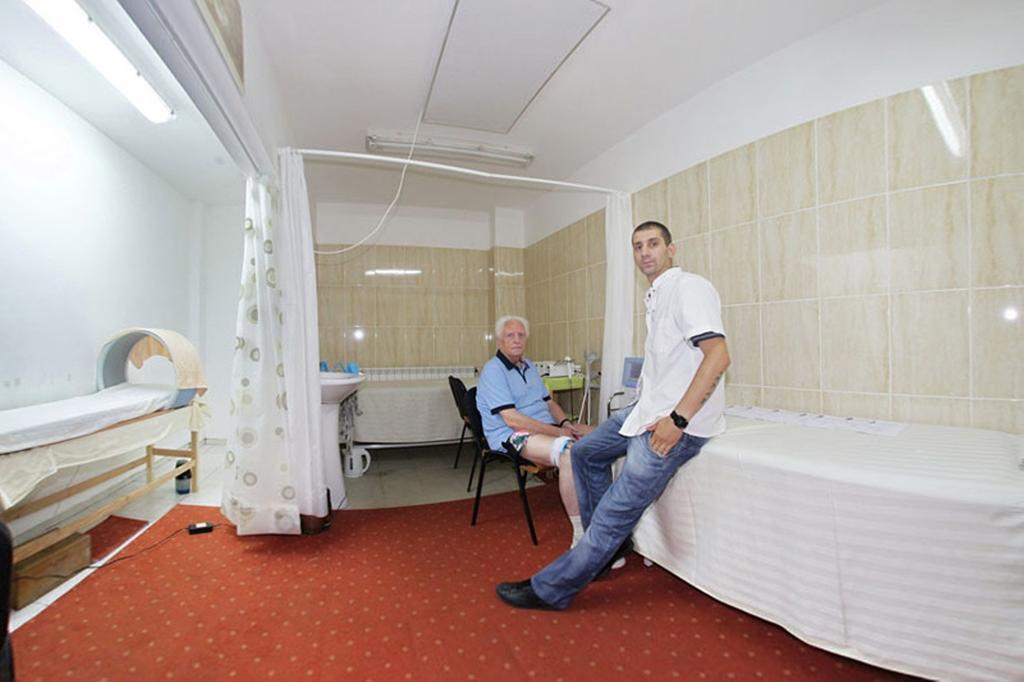 Hotel International Baile Herculane Bagian luar foto